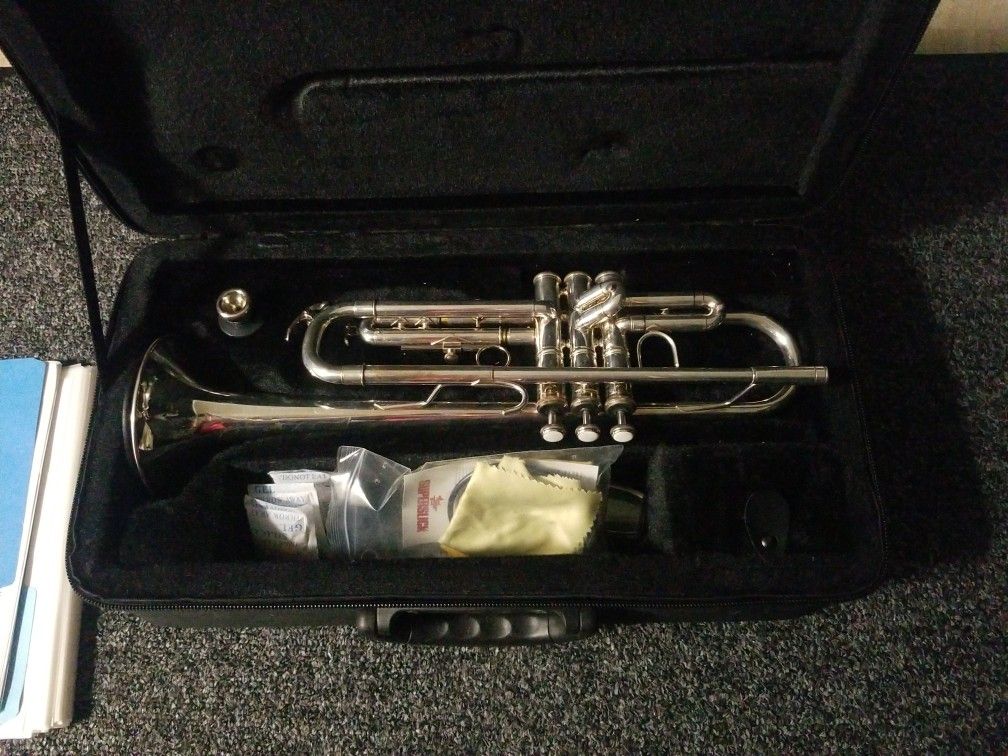 b flat trumpet for Sale in San Diego, CA OfferUp