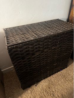 Wicker laundry basket