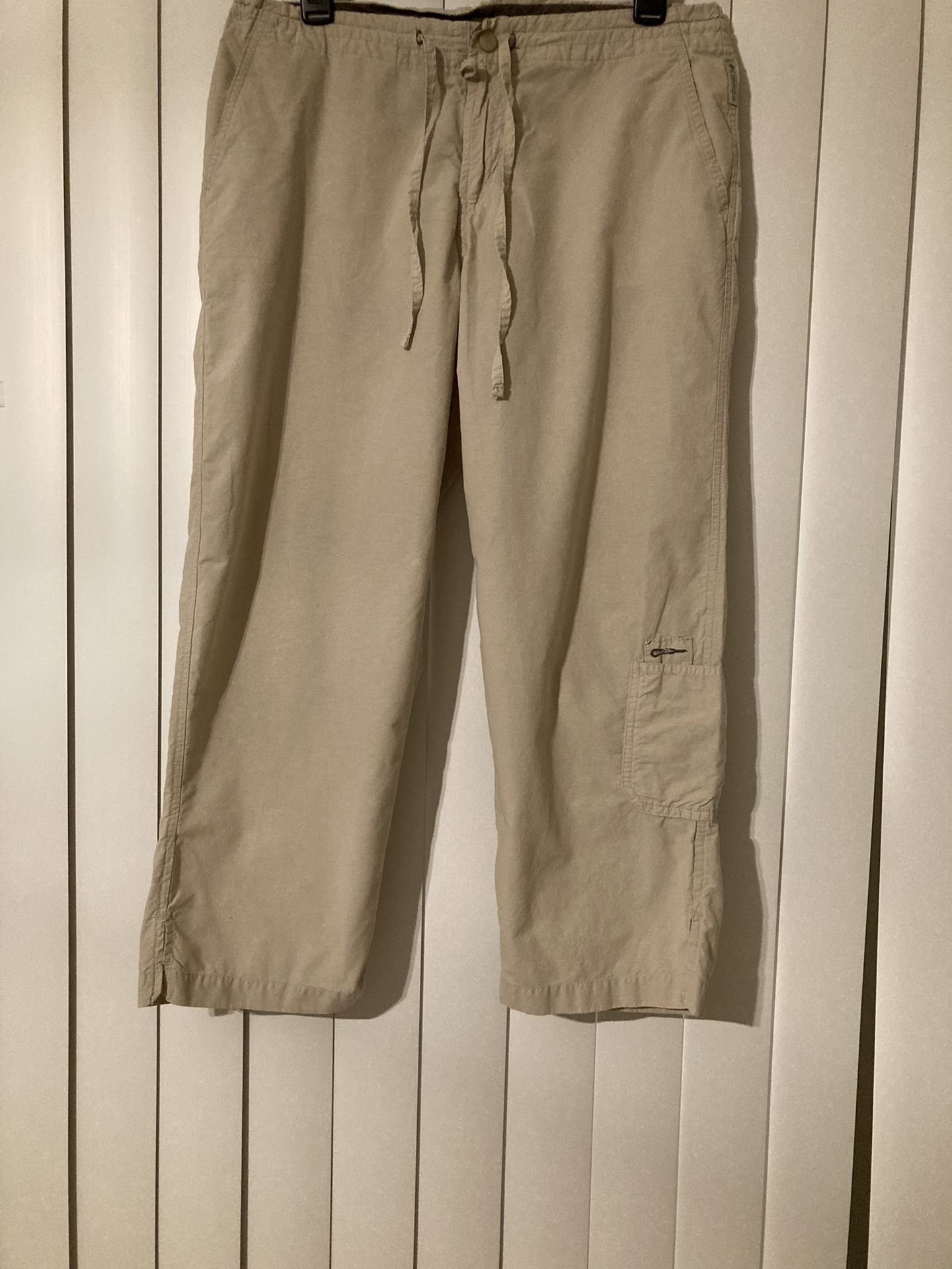 Colombia Womans Cropped Pants Size Medium Pull Camping Outdoors Hiking Vacation