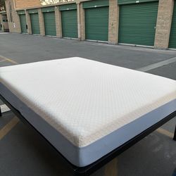 Queen bed with mattress