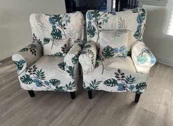 2 Chairs With Slip Covers And 2 Cushions In Good Condition