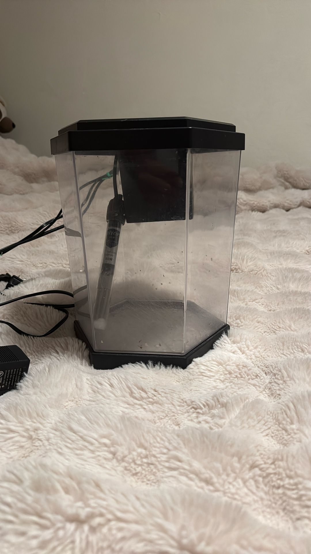 3 Gallon Octagon Aquarium With Light Heater And Filter.