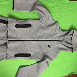 Boys Nike Tech Size L, Local Pick Up Only: Color Grey 