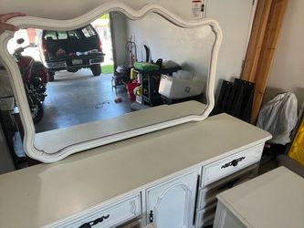 Bedroom set
