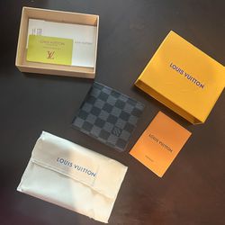 Louis Vuitton Amerigo Men's Wallet for Sale in Columbus, OH - OfferUp