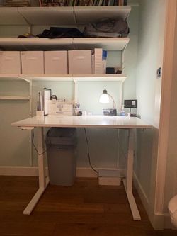 White sit and stand desk. Comes with lamp and photo frame