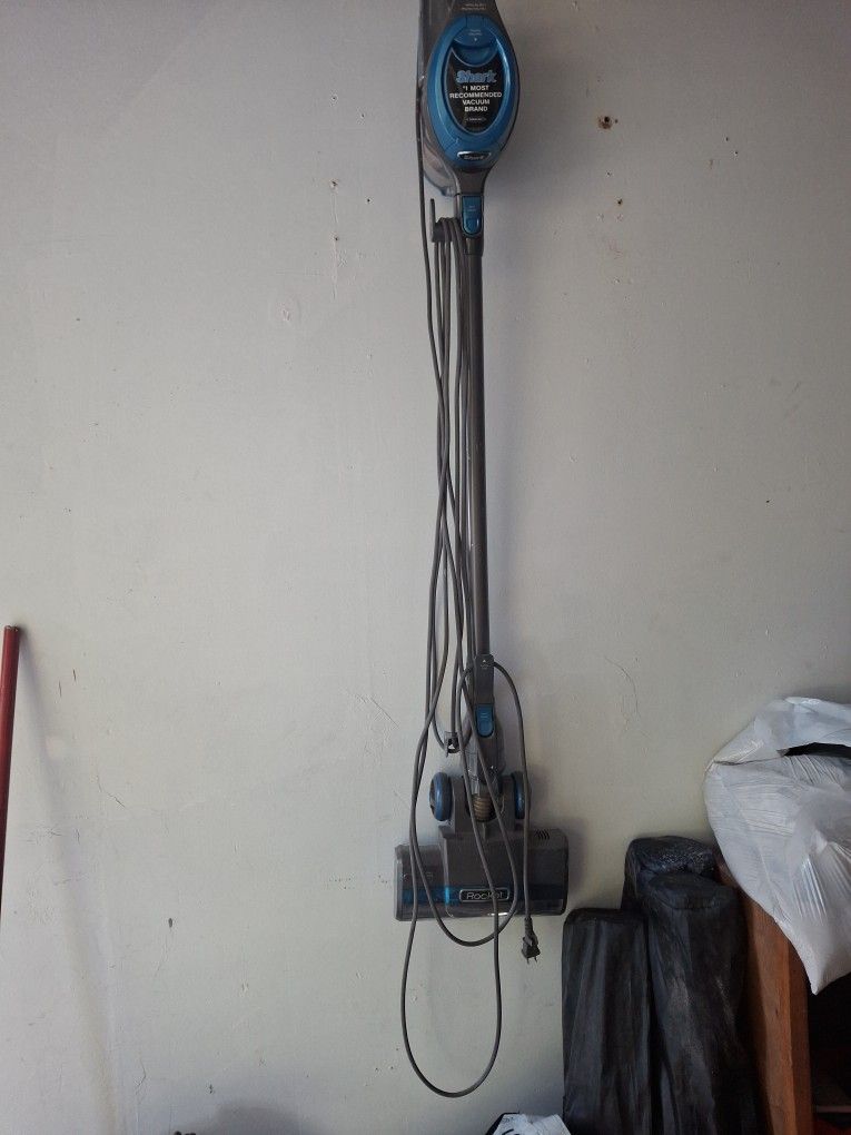Shark Vaccum Barely used Is like New