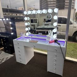 LUXURY BLUETOOTH VANITY W BUILT IN STOOL