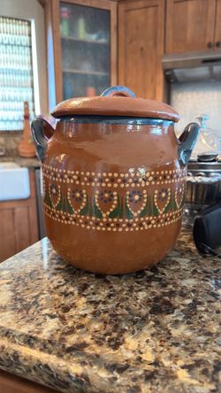 olla de barro frijolera
