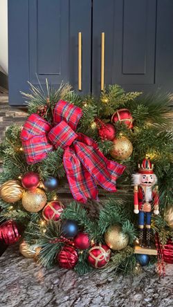 Pre-Lit Christmas Wreath with Plaid Bow light