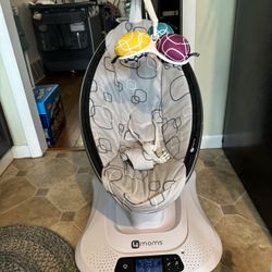 4 Moms MamaRoo Multi-Motion Baby Swing