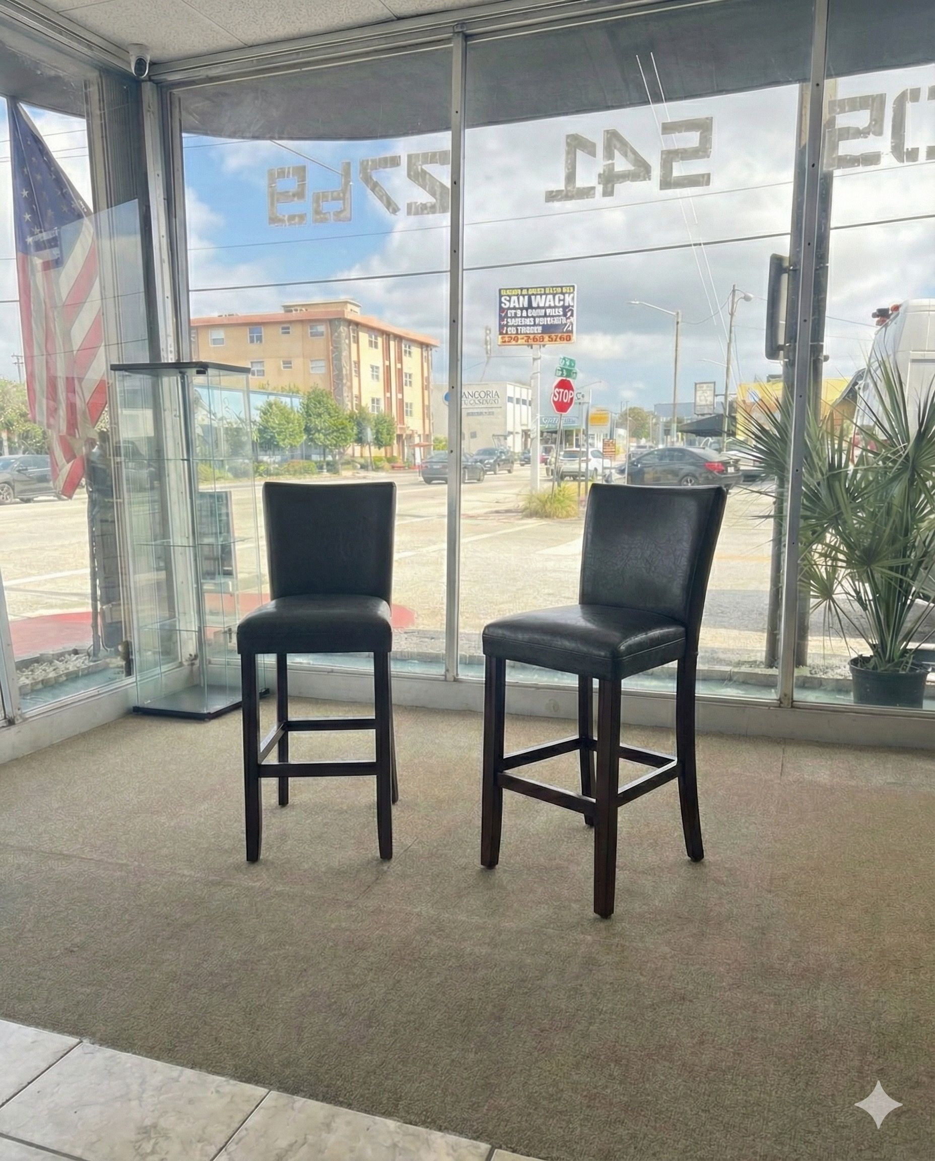 Set of 2 Bar Stools / Juego de 2 Sillas Altas para Barra