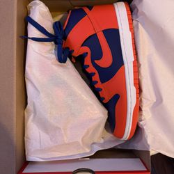 Brand New In Box Size 10.5 Nike Dunk High Retro Knicks