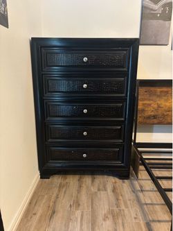Black 5 drawer dresser