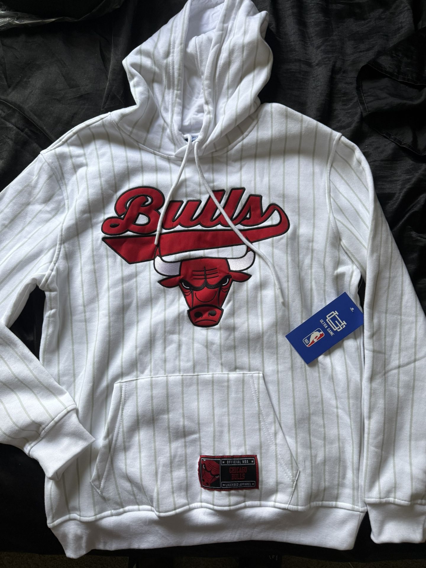 Size M. Brand New Bulls Hoodie