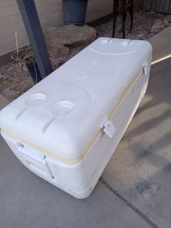 IGLOO CAMPING COOLER
