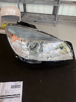 3008-2011 Mercedes-Benz c300 right side headlamp sassy