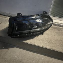 DODGE CHARGER LEFT HEADLIGHT 