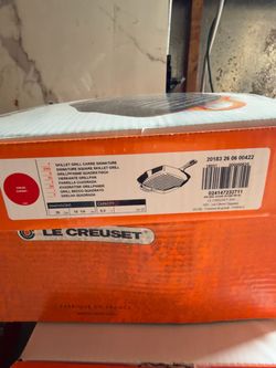NEW Le Creuset 10.25” Square Skillet Grill – Cerise – Never Used