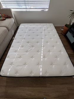 Zinus Queen Mattress – Like New