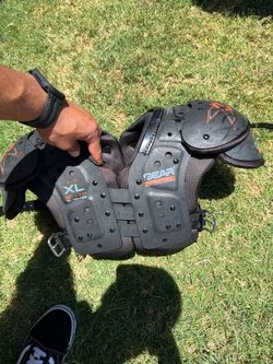 Youth shoulder pads