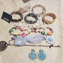 Womens jewelry, LOT, Bracelets Necklace Earrings