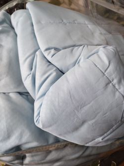 Full comforter and pillow set