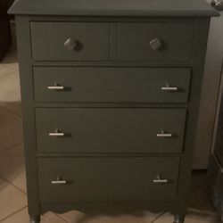 selling this dresser/ chest of drawers for a friend.     pick up by lake travis high in lakeway.  78738.  solid wood 