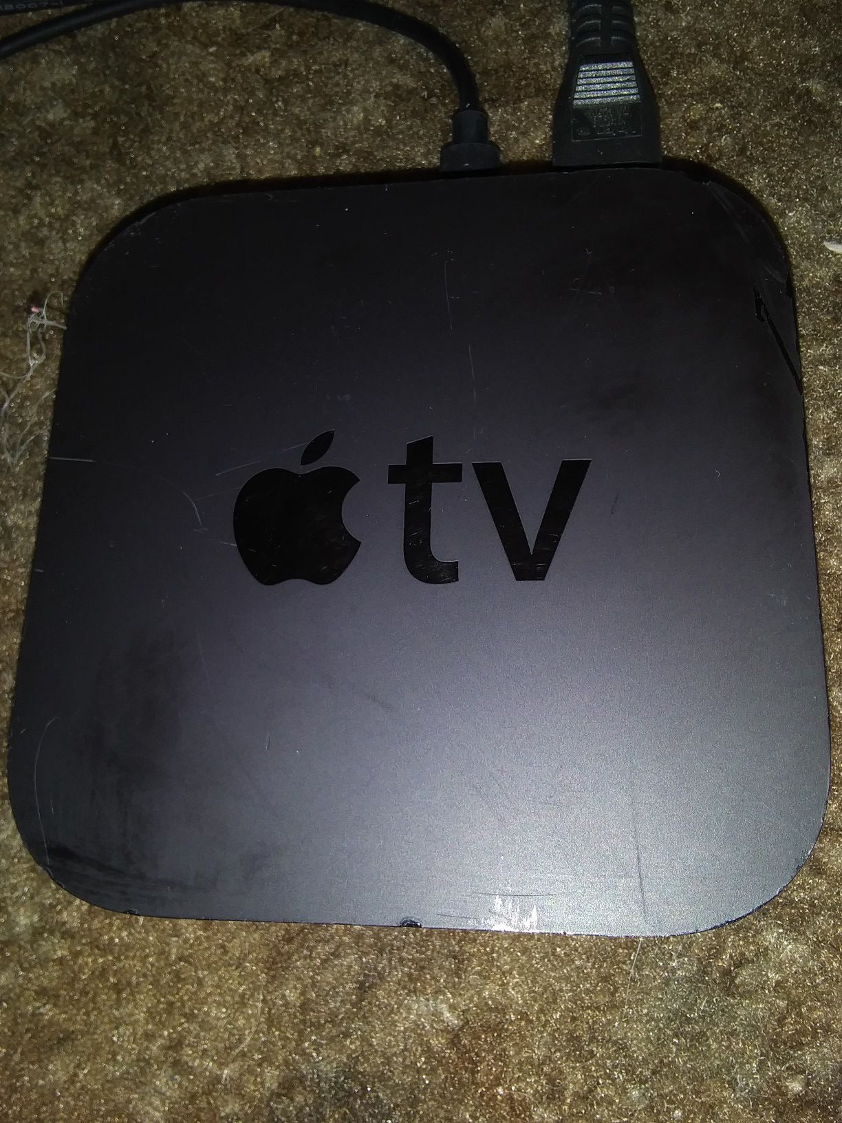 APPLE TV (3RD GENERATION) WORKS GREAT! INCLUDES HDMI CABLE- NEEDS UNIVERSAL REMOTE-