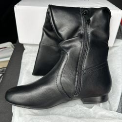 Night Stand & Size 6 Women's Boots