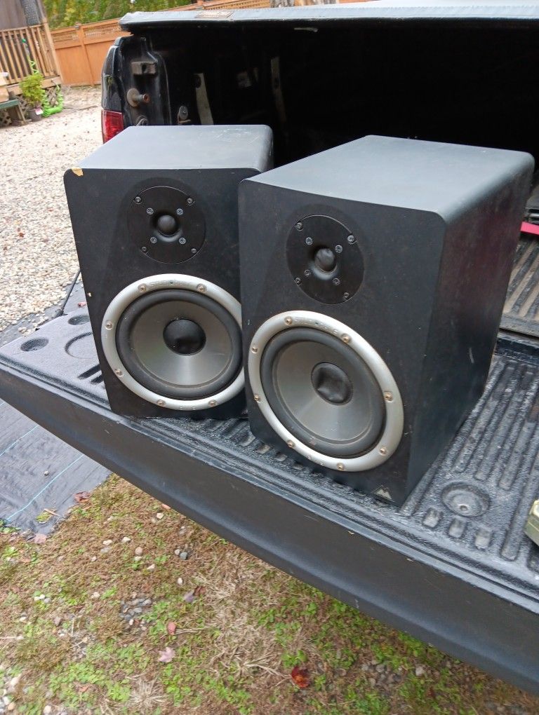 M-Audio BX8 D3 Powered Studio Monitors Speakers 8 Inch 8"