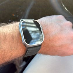 Apple Watch Ultra [GPS + Cellular 49mm] Titanium Case with Green Alpine Loop (Medium)