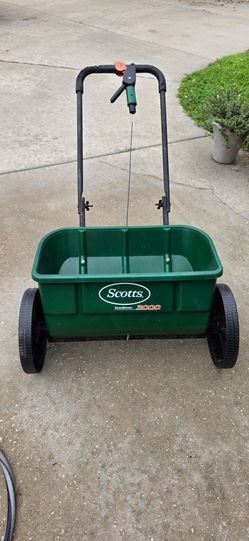 Scott's spreader 3000