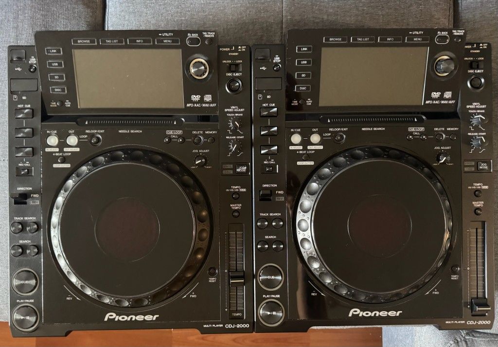 Pioneer CDJ-2000s