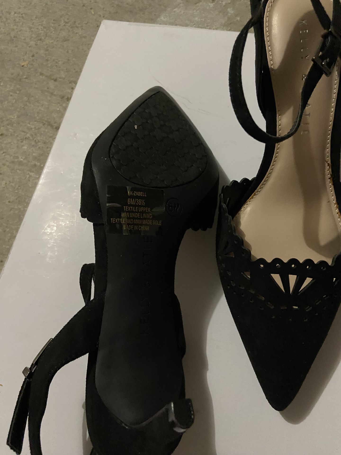 Kelly and Katie low heals with lace pattern, Size 6M