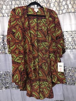 Small LuLaRoe Lindsey with tags