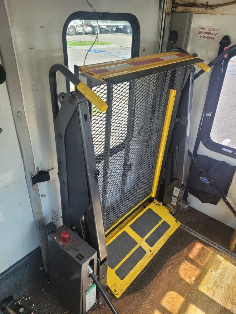 Handicap Wheelchair Lift
