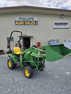 JOHN DEERE 1023E HYDROSTATIC 4X4 TRACTOR WITH BUCKET!!! LOW HRS 
