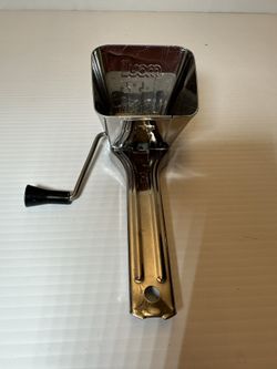 French iluom Herb and Cheese Grinder - Stainless Steel