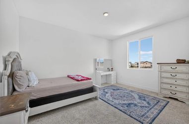 Queen bed set with mattress