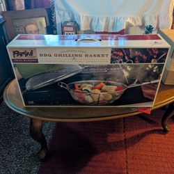 BBQ Grilling Basket. New In Box