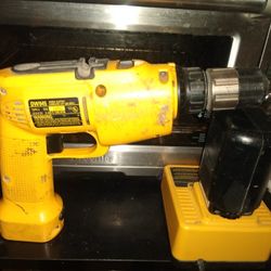 DeWalt 12v Drill Cordless Driver DW945 With Charger  DW9104