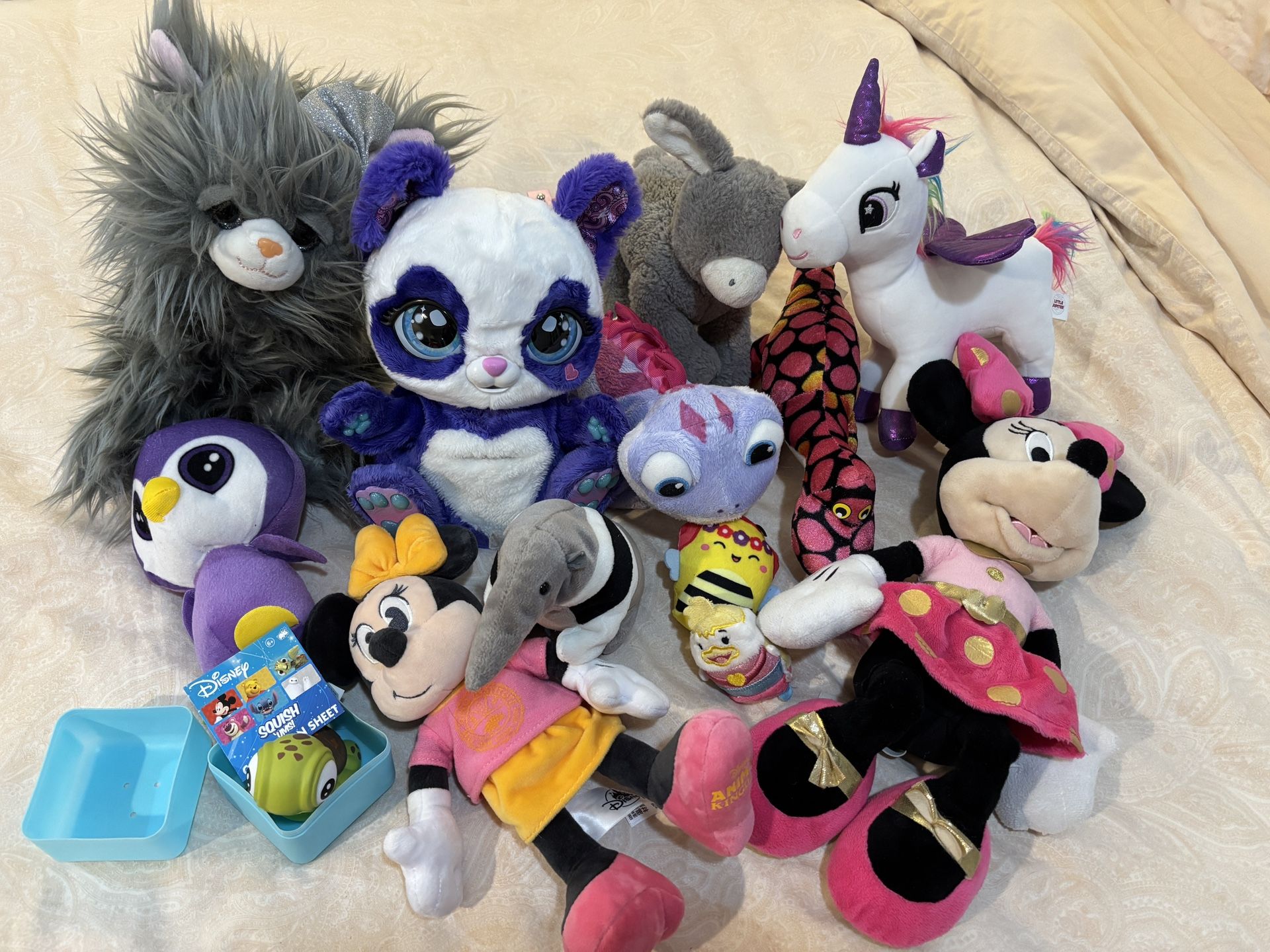 Lot Of Stuffed Animals 