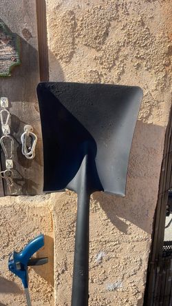 Black Square Blade Shovel