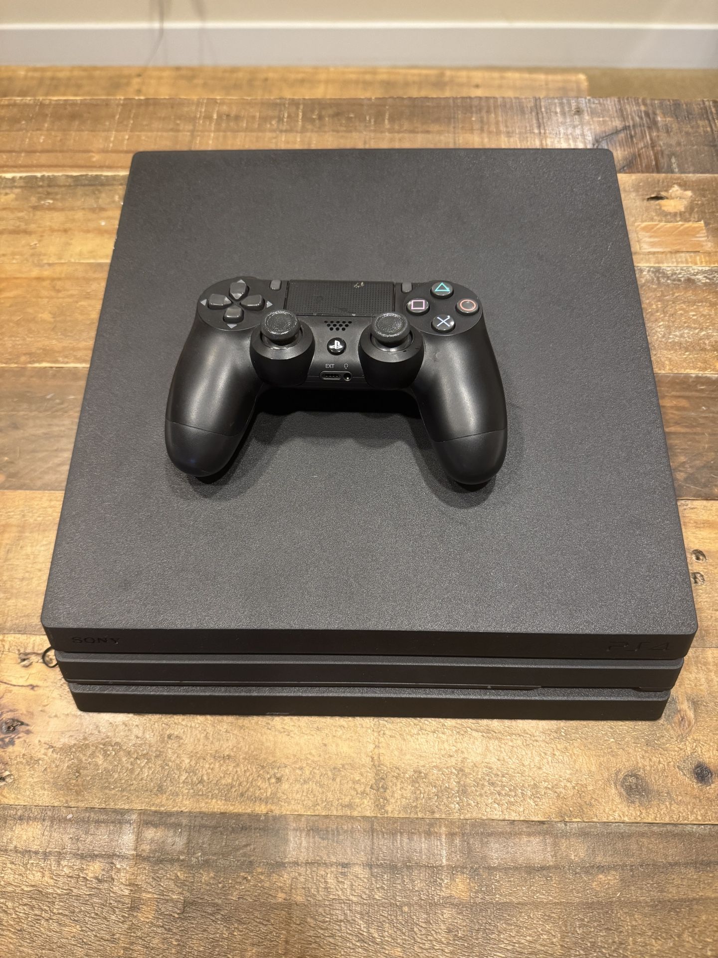 PS4 Pro 1 TB (used)