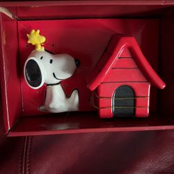 Peanuts salt and pepper shaker