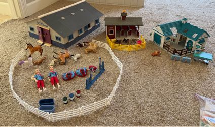 Breyer Farms Stable, Stablemates Red Stable Set & Animal Hospital