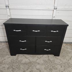 7-Drawer Dresser, Good Conditions 👍, Black Color ⚫️, Measurement: Wide 48" × Deep 16" × Height 32"