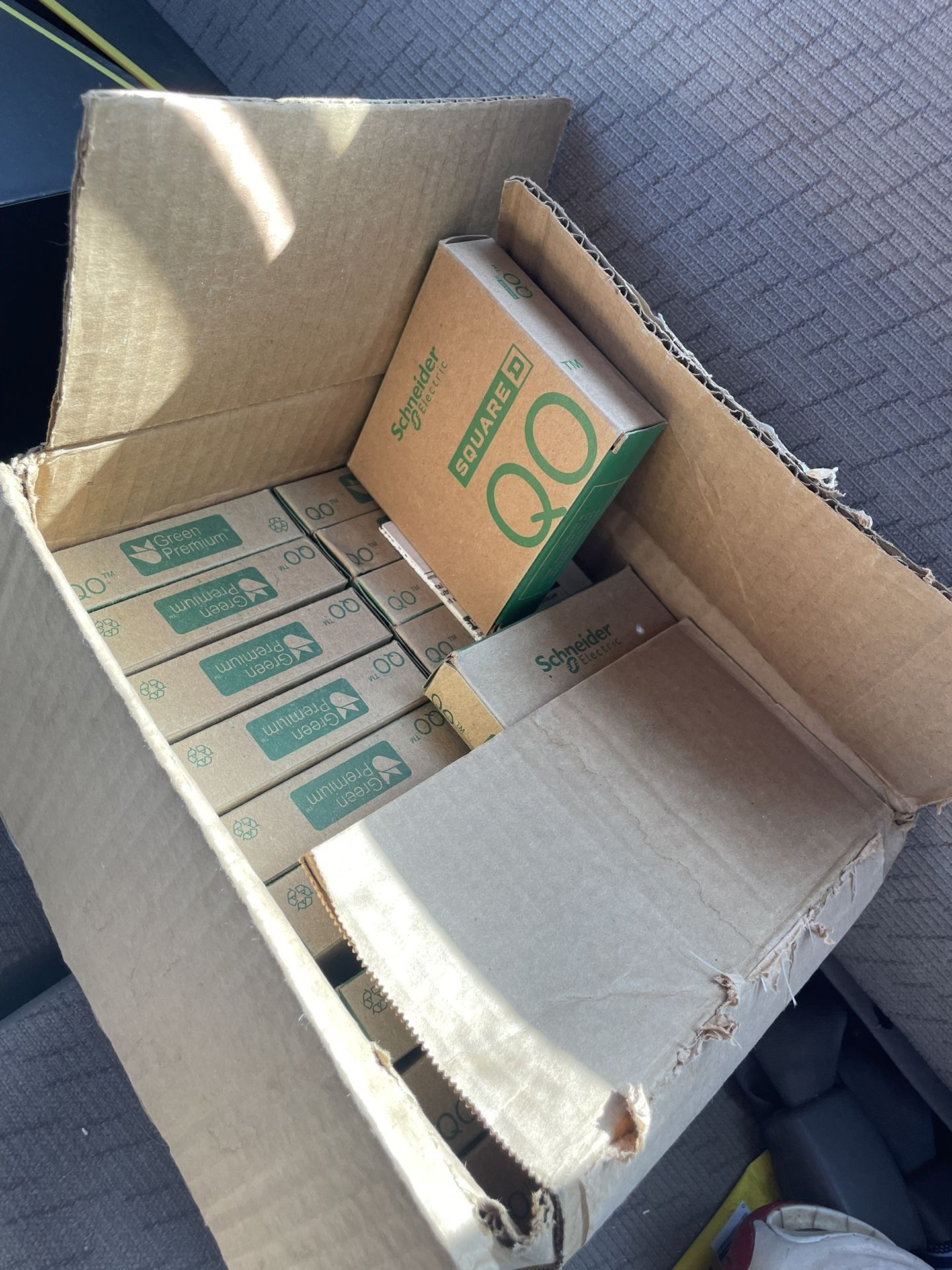 Square D 15 Amp Breakers Whole Box