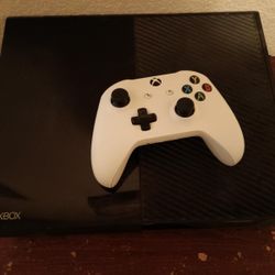 Microsoft Xbox ONE Model 1540 Console With Remote 